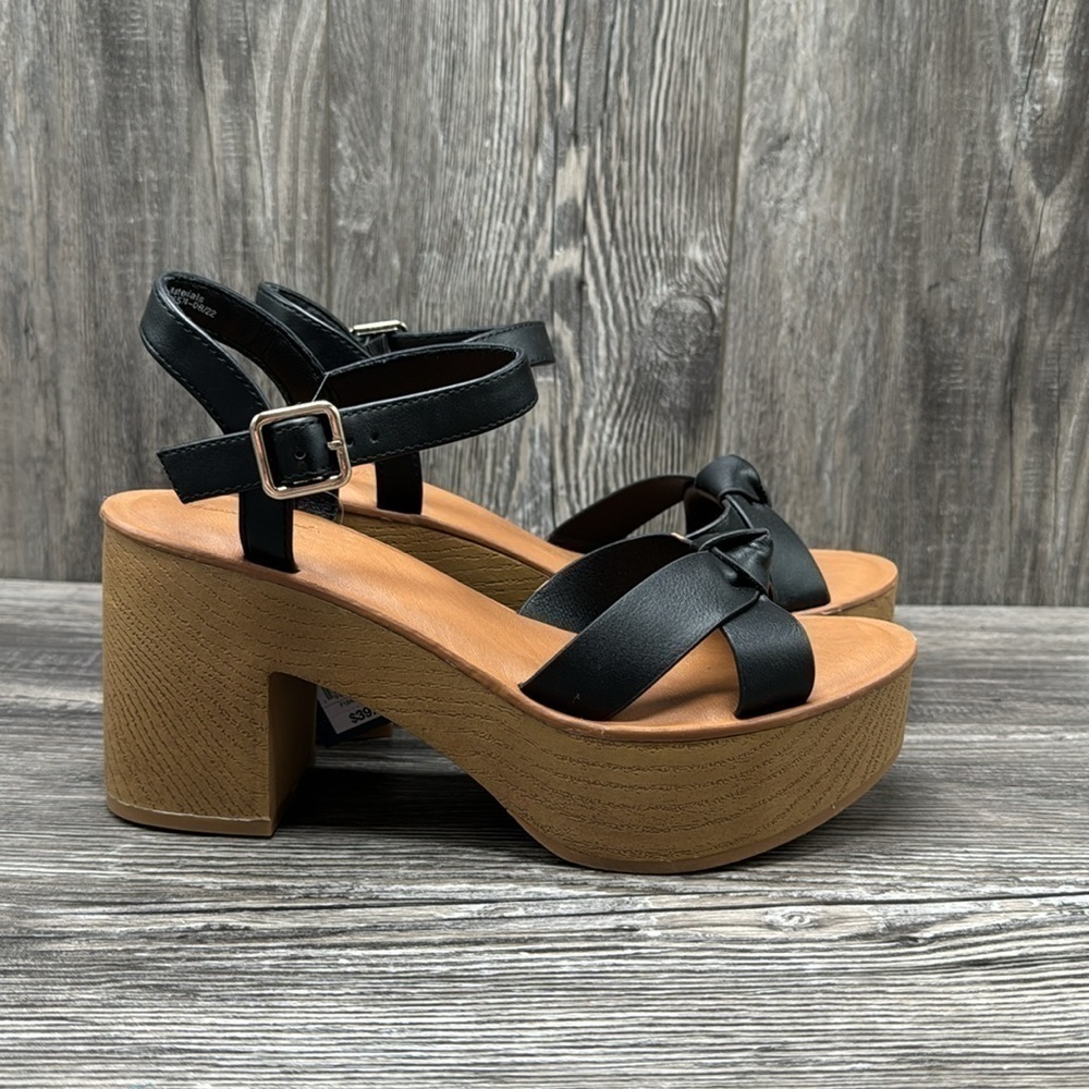 Women's Valerie Platform Heels - Universal Thread - Picture 5 of 8
